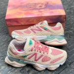 حذاء رياضي- New Balance.